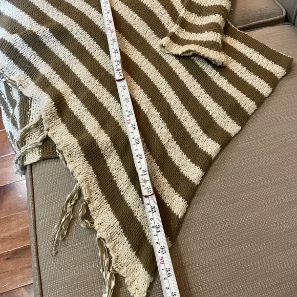 Cute, Knit Cardigan type Sweater, sz Lg - Picture 6 of 8